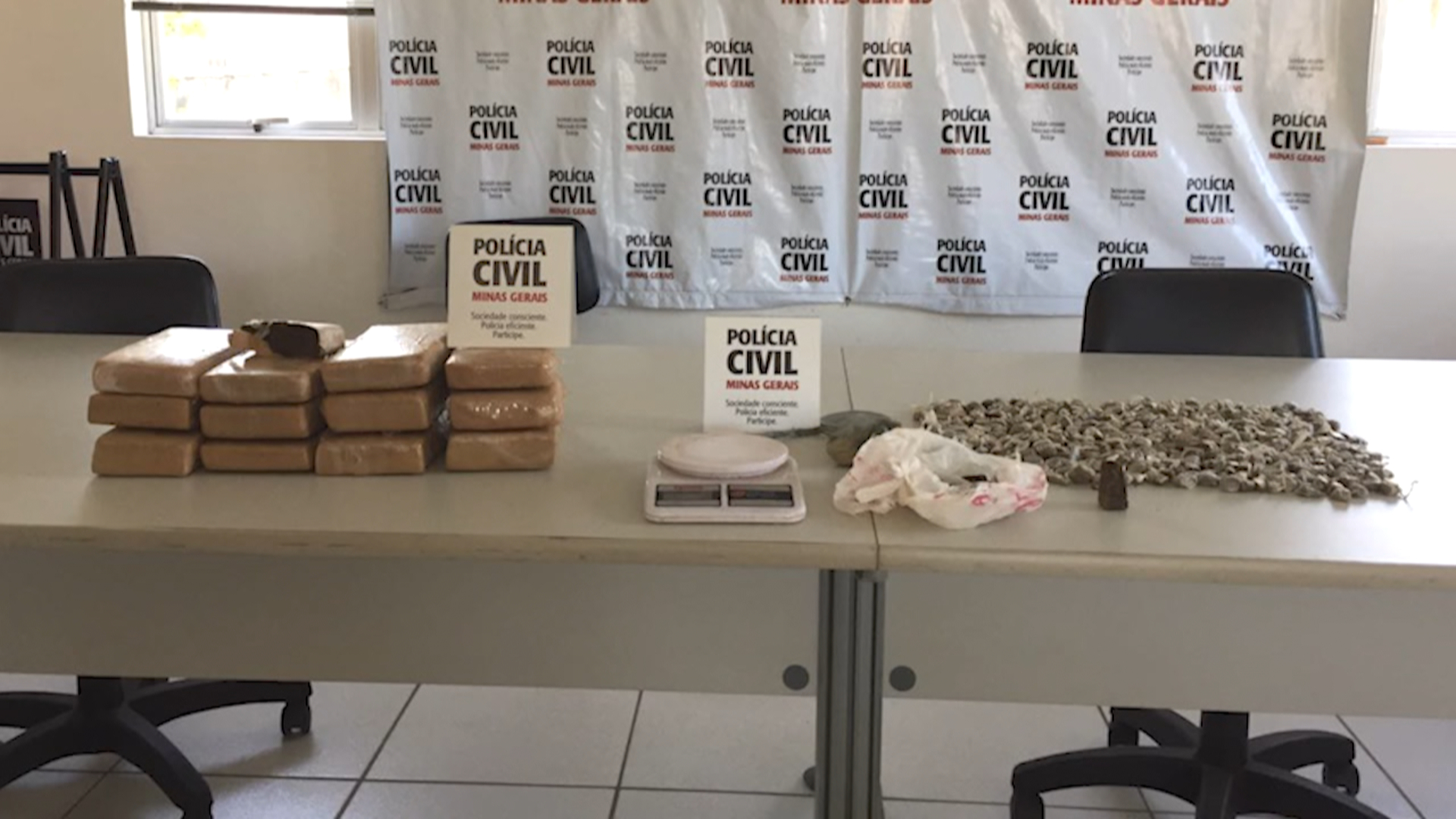 Droga enterrada: polícia tira mais de 10 quilos de maconha de circulação